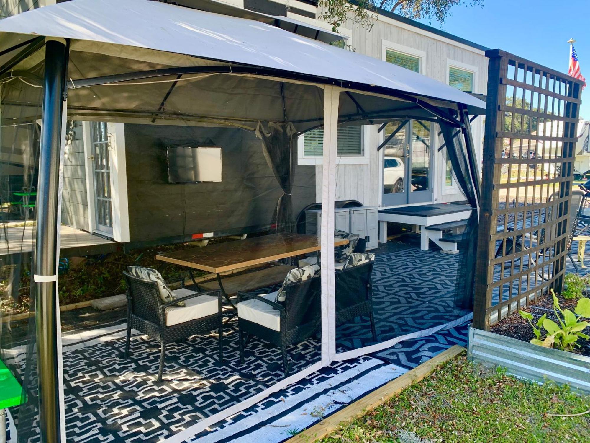 Villa Pet Friendly, Modern Tiny House In Vibrant Clermont Esterno foto